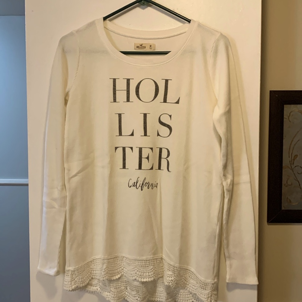 Ladies Hollister Long Sleeve Thermal Knit Top. Scalloped Lace Hem. Size M